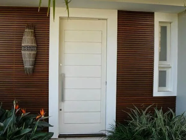 Porta de Madeira Pintada de Branco